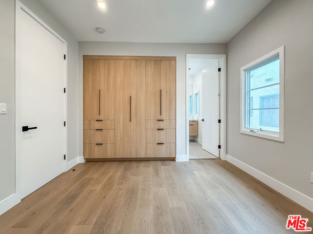 150 N Arnaz Drive, Beverly Hills CA: https://media.crmls.org/mediaz/1b1923df-7284-4977-b864-4ea46189bacc.jpg