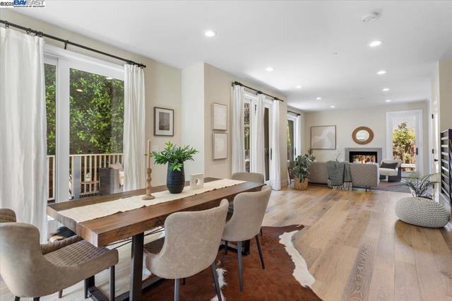 1002 Middle Ave, Menlo Park CA: https://media.crmls.org/mediaz/1b1af52b-b0e6-405e-8069-66f5abf79e7c.jpg