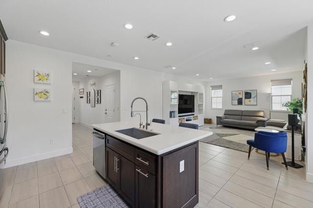 410 E Redberry Place, Mountain House CA: https://media.crmls.org/mediaz/1b1b06f8-f73d-4cf5-b474-f5661f449474.jpg