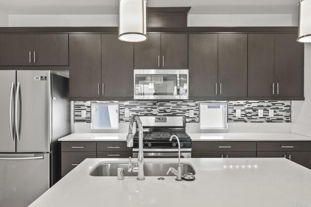 5140 Calle Sand Arch, San Diego CA: https://media.crmls.org/mediaz/1b1bfb6b-9055-4a72-a111-0cc07318ff8d.jpg