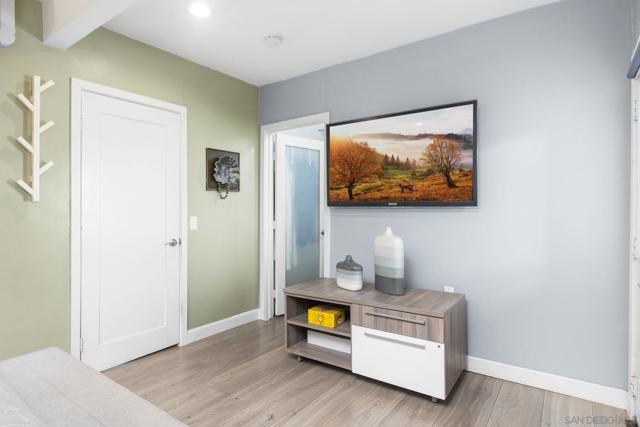 4407 Bancroft St, San Diego CA: https://media.crmls.org/mediaz/1b1c399a-e187-42d3-8dee-0f2e9c0d5528.jpg