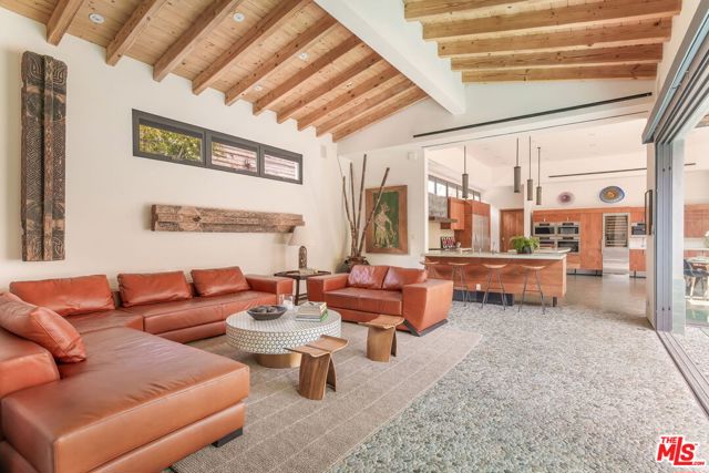 345 W Channel Road, Santa Monica CA: https://media.crmls.org/mediaz/1b1c408c-5761-468c-a86d-bd1884bdaaa8.jpg