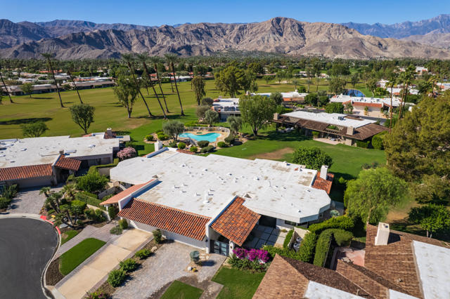9 Wake Forest Court, Rancho Mirage CA: https://media.crmls.org/mediaz/1b1c64f2-2f2e-454b-a4d5-cd23ab3e376e.jpg