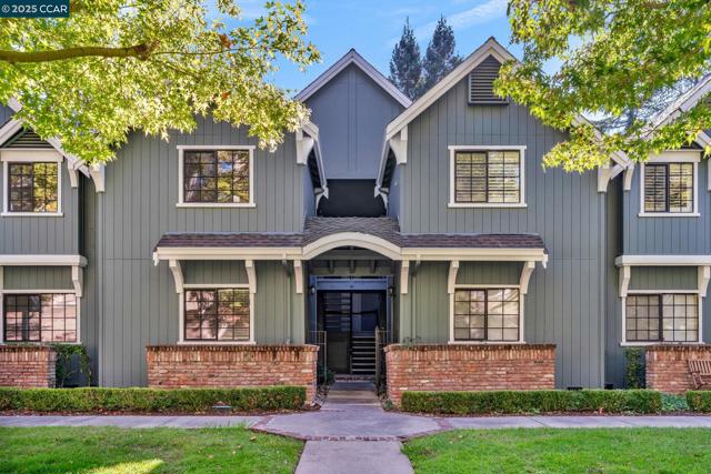 236 Canyon Woods Way, San Ramon CA: https://media.crmls.org/mediaz/1b1c9581-1de9-4520-bf05-4eef67b14449.jpg