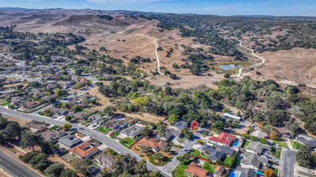 20090 Portola Drive, Salinas CA: https://media.crmls.org/mediaz/1b1d3b1a-1659-4b9f-9f9b-9df9eb295ee7.jpg