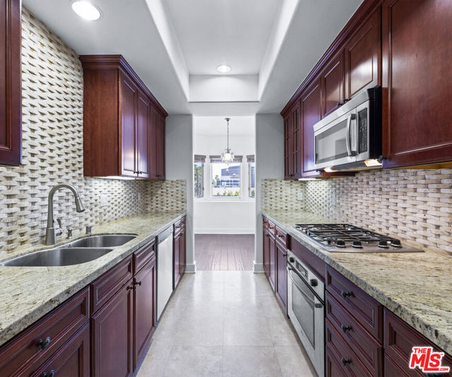 155 N Hamilton Drive, Beverly Hills CA: https://media.crmls.org/mediaz/1b1d678b-58e1-4a05-9d8e-5f1ce5bffcbb.jpg