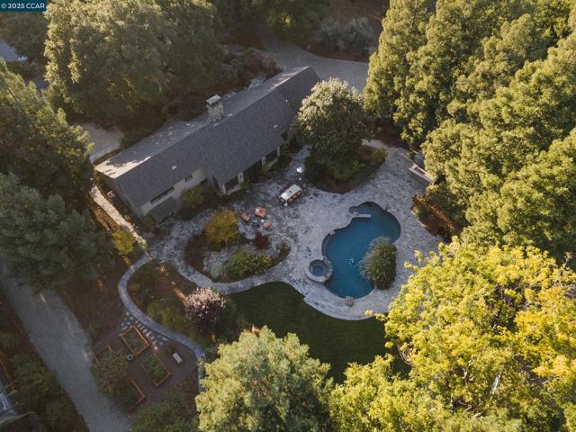 350 Pine Creek Rd, Walnut Creek CA: https://media.crmls.org/mediaz/1b1d77a3-bd5f-48d1-a610-71bcf726c6a2.jpg