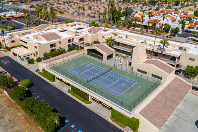 255 S Avenida Caballeros, Palm Springs CA: https://media.crmls.org/mediaz/1b1d80f9-297a-499e-8c82-cf4f8ec8e789.jpg