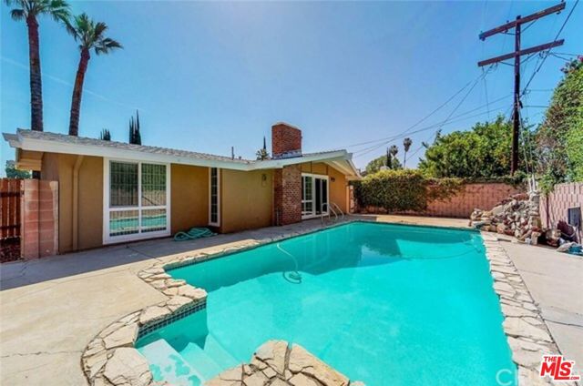6763 Lurline Avenue, Winnetka CA: https://media.crmls.org/mediaz/1b1da22e-2b7b-4687-bf7f-7e6e49af3ae4.jpg