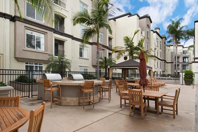 4165 Executive Dr, La Jolla CA: https://media.crmls.org/mediaz/1b1ddb05-2ce3-462c-a02b-f194b55eaaee.jpg
