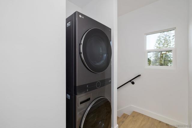 4626 4628 Derrick dr, San Diego CA: https://media.crmls.org/mediaz/1b1df94c-8dae-4fde-a99d-fa5aa2892a03.jpg