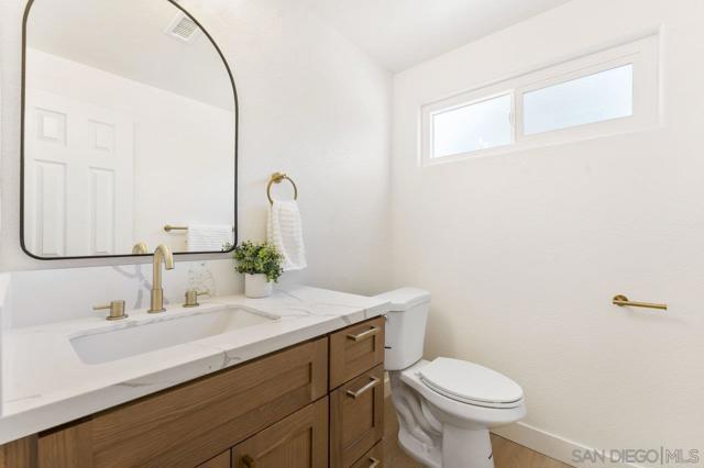 2047 Via Del Torrie, Alpine CA: https://media.crmls.org/mediaz/1b1e150d-1860-4aa4-b285-db2ac908ba64.jpg