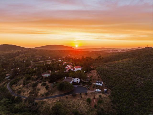 20790 Fortuna Del Norte, Escondido CA: https://media.crmls.org/mediaz/1b1e5d86-d35e-4d50-b951-b752677c1f0c.jpg