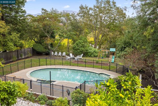 110 Twin Peaks Drive, Walnut Creek CA: https://media.crmls.org/mediaz/1b1ed127-86c5-4b54-ac08-af6d2b6b77da.jpg