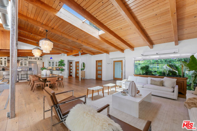 1470 N Tigertail Road, Los Angeles CA: https://media.crmls.org/mediaz/1b1f13db-2230-46d1-93e4-a488d35a8571.jpg
