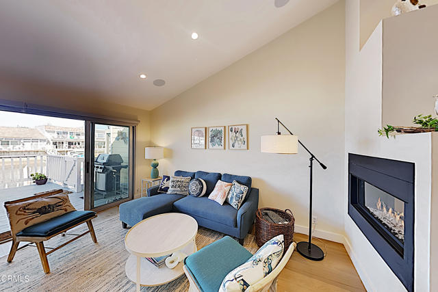 4531 Costa De Oro, Oxnard CA: https://media.crmls.org/mediaz/1b1f1905-8937-4303-bec1-117e80138e06.jpg