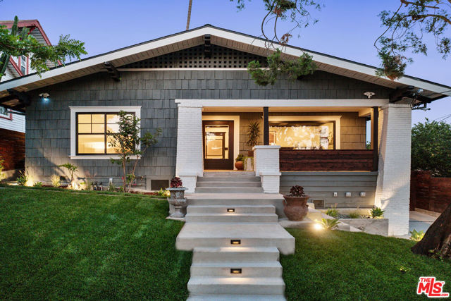 1644 Golden Gate Avenue, Los Angeles CA: https://media.crmls.org/mediaz/1b1f4bf1-0c2b-44af-8d69-cafd144653a5.jpg