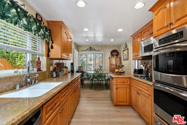 5550 W 63rd Street, Los Angeles CA: https://media.crmls.org/mediaz/1b1fb6ae-afa8-47e8-b3e3-4df4e814ecae.jpg