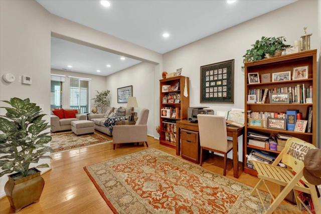 938 Camino De La Reina, San Diego CA: https://media.crmls.org/mediaz/1b208c6f-5dd7-4350-b55e-18a6d16efaba.jpg