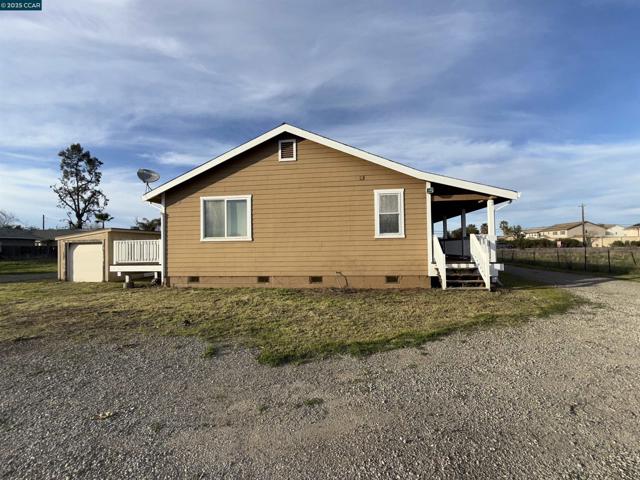 14051 State Highway 4, Byron CA: https://media.crmls.org/mediaz/1b20c95a-f706-4bf3-913e-1af515c87441.jpg
