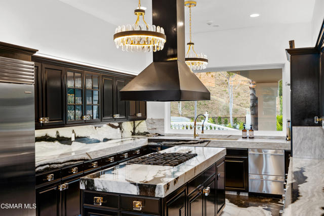 25665 Mulholland Highway, Calabasas CA: https://media.crmls.org/mediaz/1b214f38-676e-4959-8b9d-61cfe5432a3d.jpg