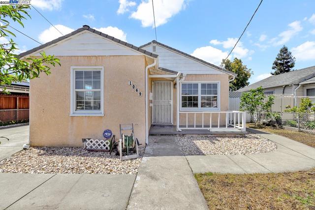 1069 Melcher St, San Leandro CA: https://media.crmls.org/mediaz/1b215aac-e200-457e-a885-9ada0e7d8988.jpg