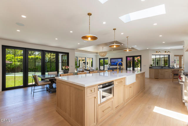 4435 Encinas Drive, La Canada Flintridge CA: https://media.crmls.org/mediaz/1b2160e1-efa9-48fd-b131-aaeeb8b854d3.jpg