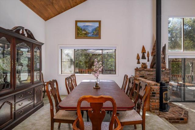 18861 Lookout Drive, Twain Harte CA: https://media.crmls.org/mediaz/1b2183e5-09b4-4115-b35b-8520b7f3ffaf.jpg