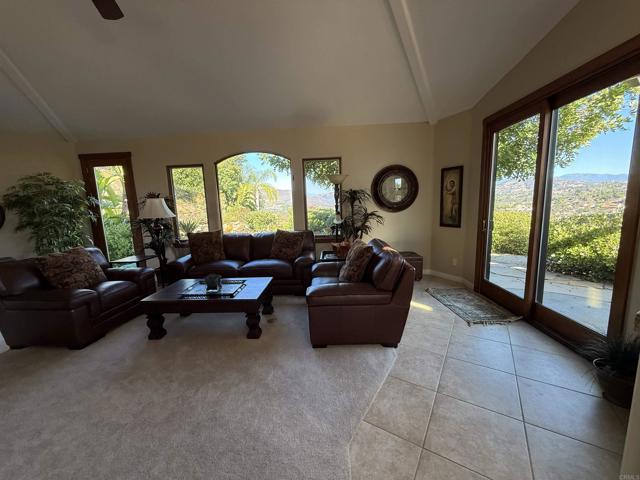 1707 Santa Margarita Drive, Fallbrook CA: https://media.crmls.org/mediaz/1b21953b-410a-4792-94eb-367d4862f54e.jpg