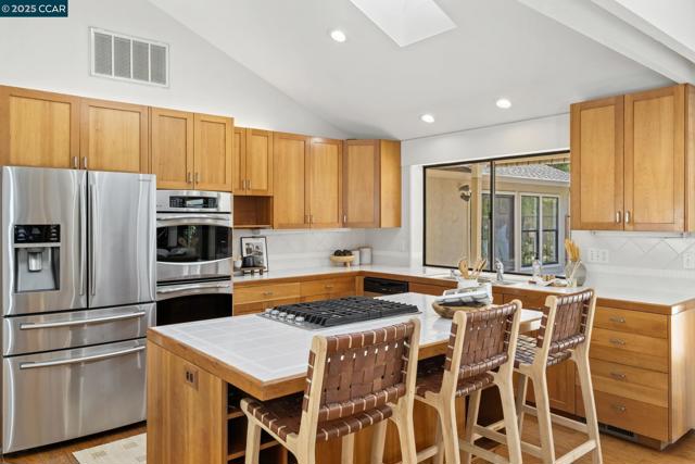 131 Clover Hill Court, Danville CA: https://media.crmls.org/mediaz/1b223042-85b7-484b-a12b-2958d3f7d884.jpg