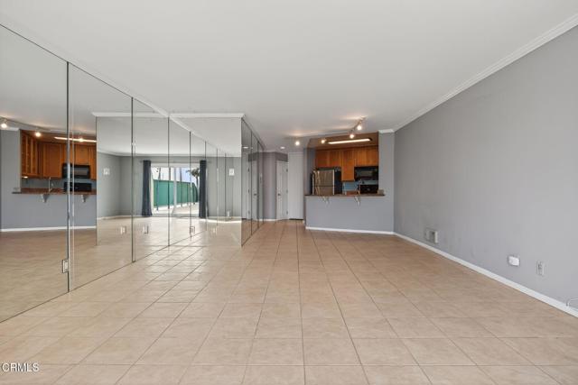 2901 Peninsula Road, Oxnard CA: https://media.crmls.org/mediaz/1b2270c2-5d03-47be-a46e-e48cb6fef064.jpg