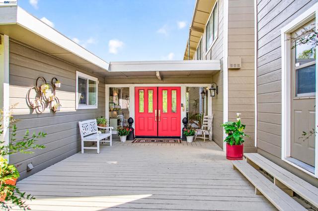 10700 Foothill Rd, Sunol CA: https://media.crmls.org/mediaz/1b23b112-5b94-495b-9653-9190391c8f14.jpg