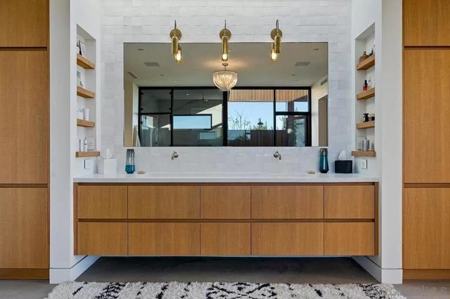 2585 Calle Del Oro, La Jolla CA: https://media.crmls.org/mediaz/1b23d08b-42d7-4e97-abce-d189f36faa52.jpg