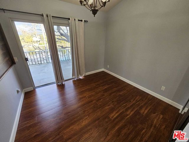 290 Ridgeton Lane, Simi Valley CA: https://media.crmls.org/mediaz/1b24a2c5-99a8-411b-99ba-ec22c133ee2e.jpg