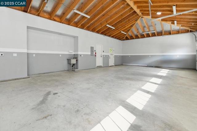 1100 Hillcrest Drive, Lafayette CA: https://media.crmls.org/mediaz/1b250e7f-97c2-4993-b3b7-baaccc1cbd20.jpg