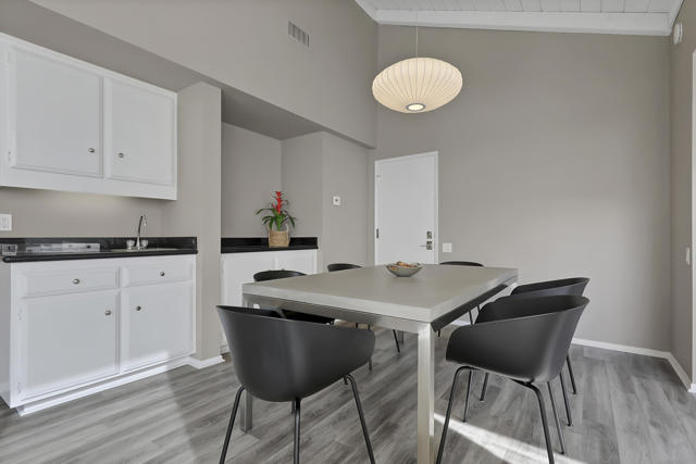 2545 Miramonte W Circle, Palm Springs CA: https://media.crmls.org/mediaz/1b253da4-c662-4b4f-a466-6f851f80c514.jpg