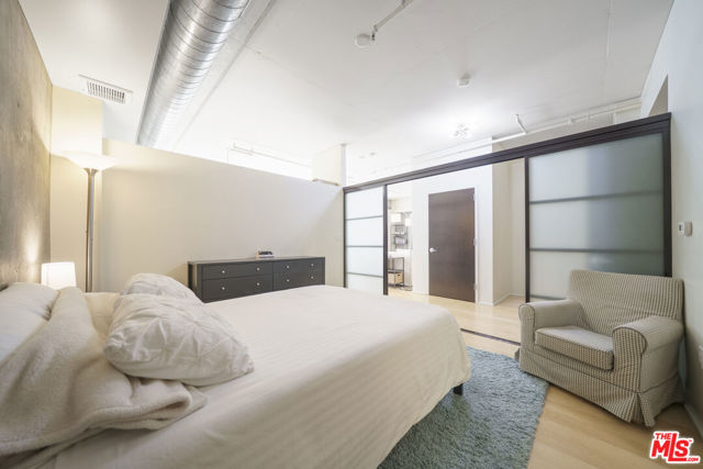 1100 S Hope Street, Los Angeles CA: https://media.crmls.org/mediaz/1b256f06-708d-4116-8cc4-377c6fe186ad.jpg