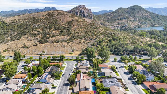 1661 Oldcastle Place, Westlake Village CA: https://media.crmls.org/mediaz/1b25eda4-bd0e-4bbb-b665-b174dac2eddc.jpg
