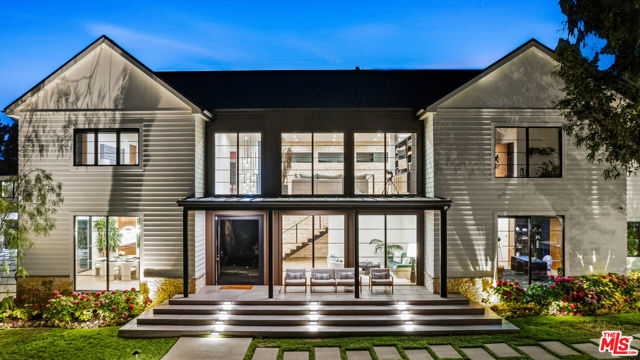 18762 Wells Drive, Tarzana CA: https://media.crmls.org/mediaz/1b26551c-aa8c-4ac1-baf7-b10fc8982955.jpg