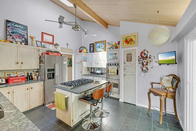 6 Stratford Place, Monterey CA: https://media.crmls.org/mediaz/1b26777b-5cca-4e80-ab9c-3253892a0867.jpg