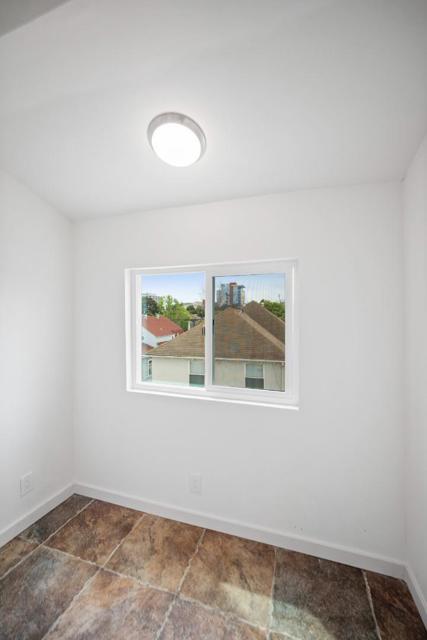 441 W Macarthur Boulevard, Oakland CA: https://media.crmls.org/mediaz/1b2690f8-76c0-4c8a-9240-fbbc188dca08.jpg