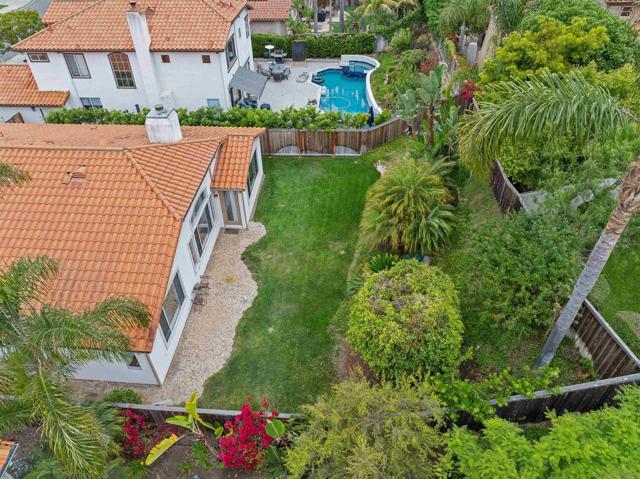 6660 Curlew Ter, Carlsbad CA: https://media.crmls.org/mediaz/1b26c25a-aa79-4947-b382-14b51a77f87e.jpg