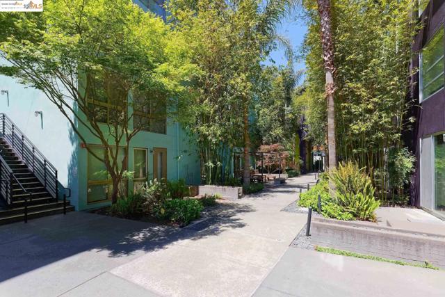 1201 Pine St, Oakland CA: https://media.crmls.org/mediaz/1b26dac5-acbd-40b4-982f-92226d995899.jpg