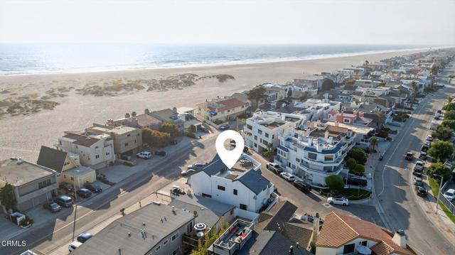 3256 Ocean Drive, Oxnard CA: https://media.crmls.org/mediaz/1b26f9de-cdfd-4e1d-94b3-66adb5406720.jpg