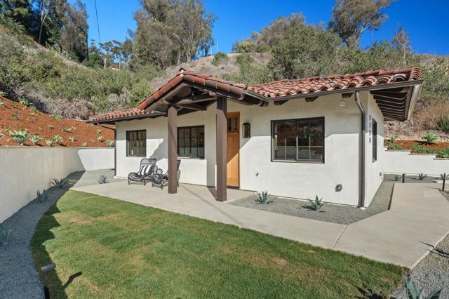 5758 Las Palomas, Rancho Santa Fe CA: https://media.crmls.org/mediaz/1b270955-ddb6-43e7-bb76-3083cbd1ecfe.jpg