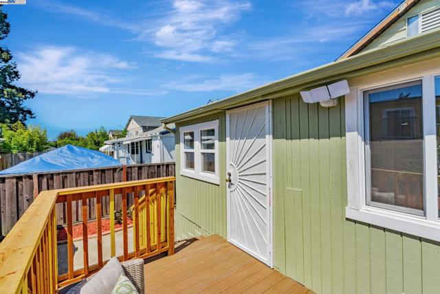 2720 Short St, Oakland CA: https://media.crmls.org/mediaz/1b270a77-c4c9-415c-ad37-0b975cb29c11.jpg