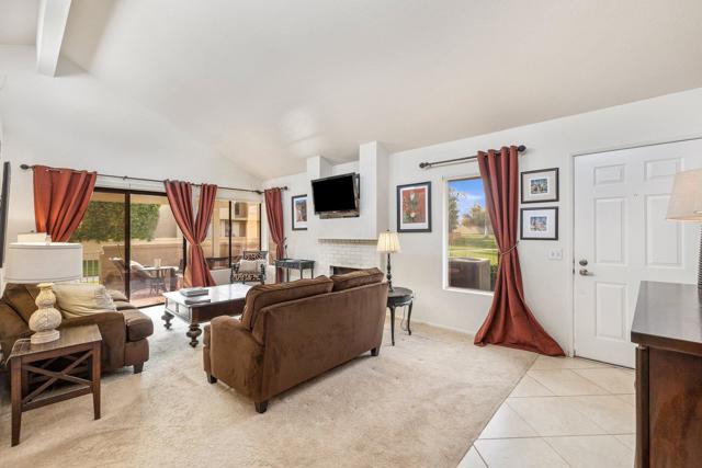 Image 5 of 39 For 41575 Navarre Court