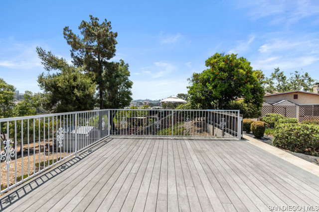 5799 Amarillo AVE, La Mesa CA: https://media.crmls.org/mediaz/1b274fda-c514-4743-9799-10f41032e3a9.jpg