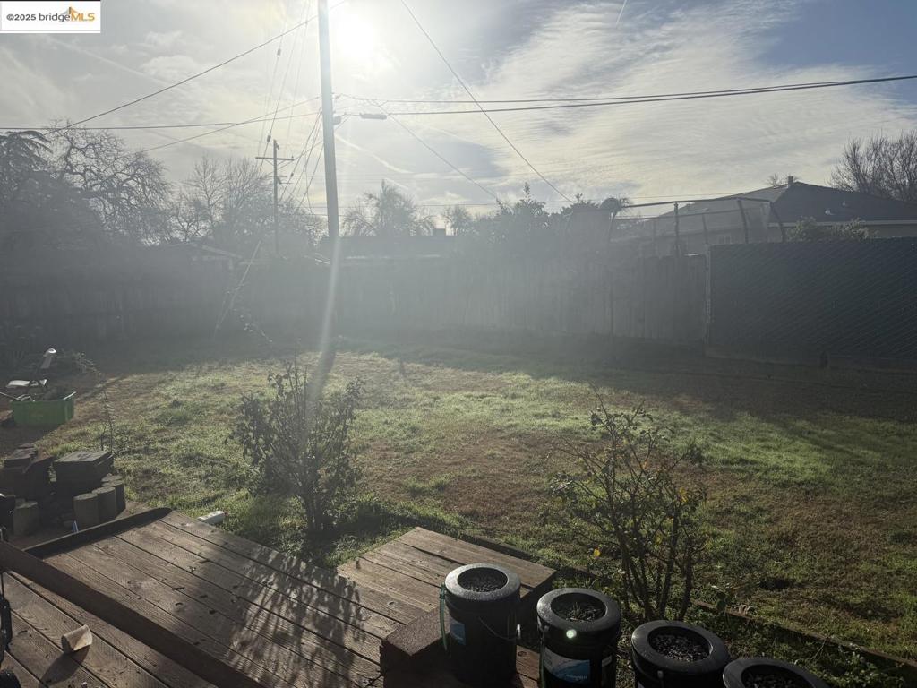 https://media.crmls.org/mediaz/1b27f6c9-e8b8-41bd-92af-2514377fd2ac.jpg?preset=X-Large