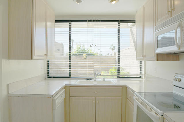 1880 Tamarisk Road, Palm Springs, CA 92262